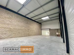 Local d'activités de 1053m²