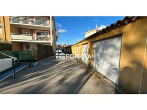 LE PONTET GARAGE DANS UNE RESIDENCE SECURISEE