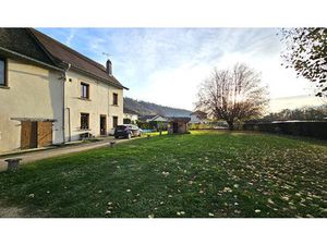 CHAMPAGNEUX - Maison - 3 chambres - dépendances - piscine - jardin