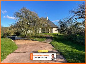 Maison d’architecte des années 80 – 258 m² habitables – Sous-sol total de 150 m² – 5 chamb