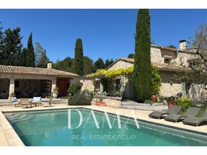 Propriété de Charme sur 8 Hectares Vue Panoramique  Piscin