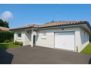 TRES AGREABLE VILLA A QUELQUES MINUTES DU COEUR DE VILLE