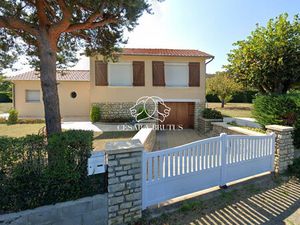 QUEAUX : ensemble immobilier sur un vaste terrain de 2972 m2