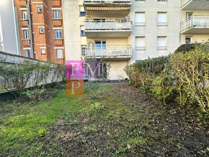 À Vendre Rare à Bagnolet : Appartement 5 pièces avec grand