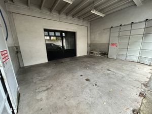 Maison de ville avec grand garage et cave