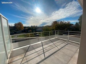 T4 récent avec terrasse