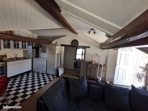 Grand F3 dans vieille ferme