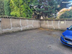 Parking en surface Saint-Just 69005