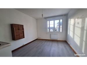 AGREABLE F2 RENOVE dans Résidence calme