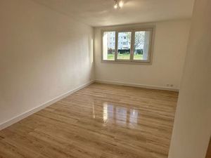 T2 47 m2 REFAIT A NEUF PROCHE METRO AVEC BALCON