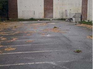 Terrain Professionnel 380 m² à Louer