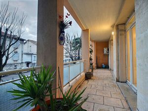 À louer  Superbe appartement 3 pièces de 78.26 m2 avec balcon et cave - secteur St Ruf Avi