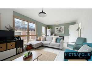 Lumineux T2 en parfait état au centre d'Ecully avec garage et t