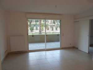 T2 récent dans résidence de standing avec piscine-spa