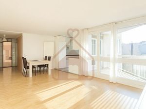 RUE DANTON- APPARTEMENT 3 PIECES SUR COUR - UNE TERRASSE - UNE LOGGIA ET UN PARKING