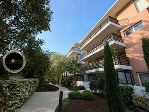 Petite pépite au cabot dans une résidence de standing