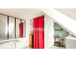 RUE DE CHABROL STUDETTE AU DERNIER ÉTAGE AVEC VUE DÉGAGÉE