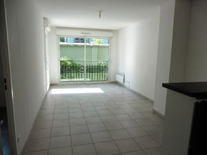 T2 - PICSINE - TERRASSE RDC- PARKING SOUS-SOL