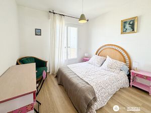 CHAMBRE ET BUREAU DANS UN GRAND T4