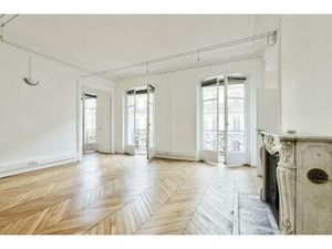 A deux pas de la Place de l'Opéra  bureaux avec moulures et cheminées