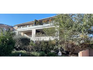 SIX FOURS LES PLAGES  APPARTEMENT TYPE 3 AVEC TERRASSE RESID