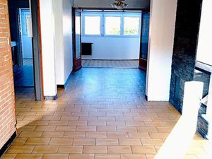 Maison de ville avec garage  jardin et grand hangar