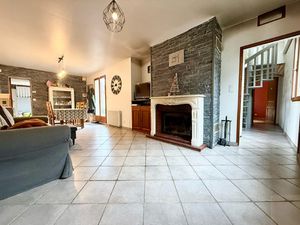 ROLLOT - MAISON INDIVIDUELLE - 3 CHAMBRES - COUR - JARDIN -