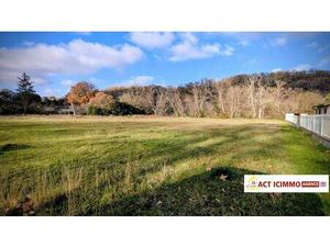 Calmont  Terrain constructible de 2847 m² en zone UB