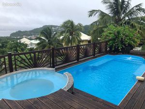 F4 dans villa piscine anse a l ane