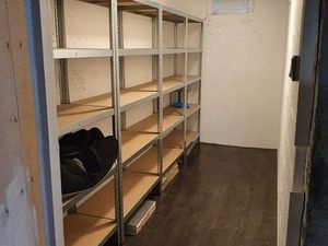 Cave sécurisée de 5.7 m2 avec étagères et électricité - Nantes Beauséjour