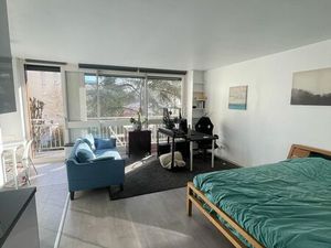 Studio lumineux avec terrasse sur jardin – Levallois-Perret (sous-location février–mars)