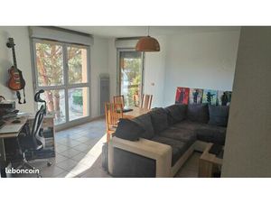 Particulier loue T2 meublé – Toulouse Arènes / Patte d’Oie – avec balcon  place de parking