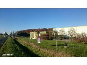 A LOUER UN LOCAL D'ACTIVITE de 80m² et un Bureau