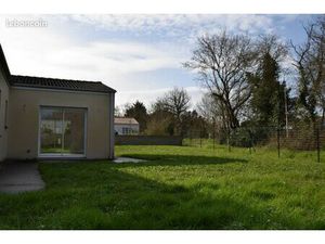 Maison jardin garage garage à Ste Soulle