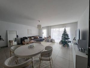 Square Habitat Valence