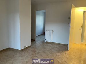 TOULON ST JEAN APPARTEMENT DE TYPE 3 PROHE DES COMMODITES