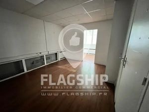 Bâtiment indépendant à usage professionnel – 740 m² – Paris 19e