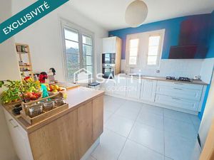 Maison sur sous sol de 108 m² env sur 6981 m² de terrain clos et dépendances
