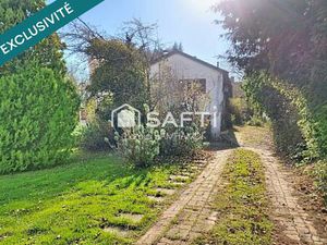 Terrain de 1860m2 avec maison à rénover