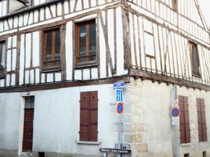 Appartement 4 pièces  proche centre ville.