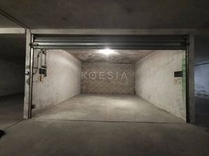 Grand garage sécurisé - idéal stockage