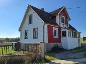 Maison d'environ 100 m²  4-5 pièces dont 3 ch.  terrain 10.4 ares