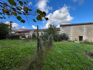 Vente maison 3 pièces 292 m² à Chaniers (17610)  66 780 €