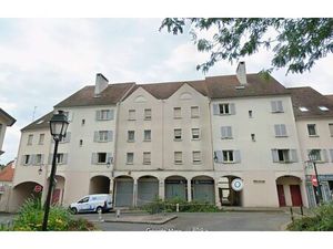 Appartement 5 pièces avec balcon  cave et 2 boxs - YERRES