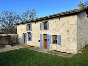 À 2km de Couhé maison en pierre de type 4