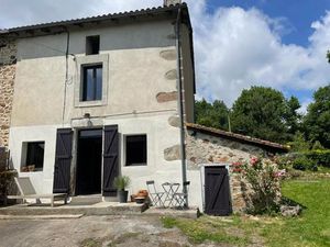 Vente maison 4 pièces 117 m² à Confolens (16500)  129 600 €