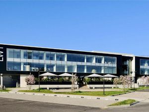 Location Local Professionnel 64m² CHAPONOST 69630