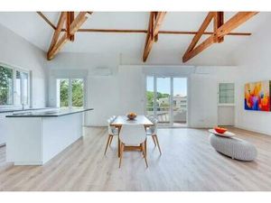 Duplex rénové avec extérieur et stationnement à Hyères