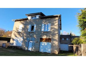 Vente propriété 10 pièces 150 m² à Le Chambon-sur-Lignon (43400)  212 000 €