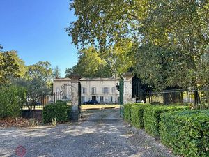 Domaine a rénover  parc 2ha  Carcassonne ville.